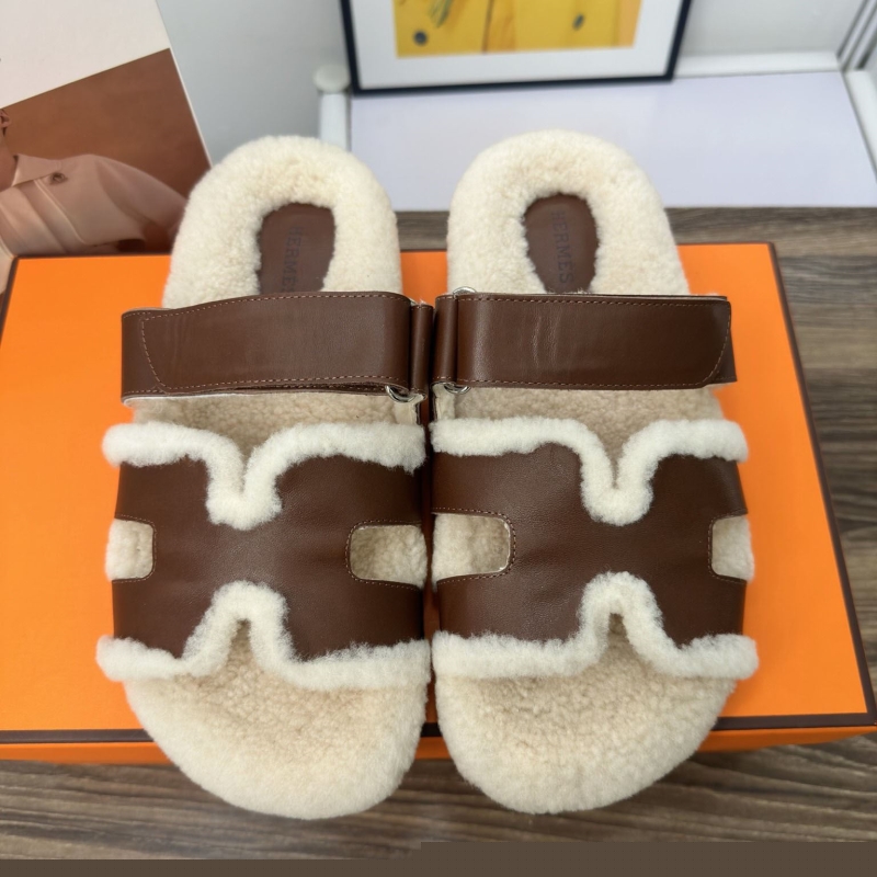 H**mes slippers